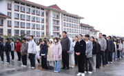 向国旗敬礼｜擎旗铸魂，笃行致远——贵州民族大学第十三周升旗仪式凝聚青春力量